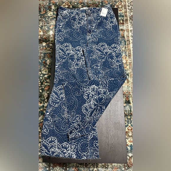 NWT Free People Youthquake Printed Crop Flare
Jeans size 32 - Picture 2 of 5